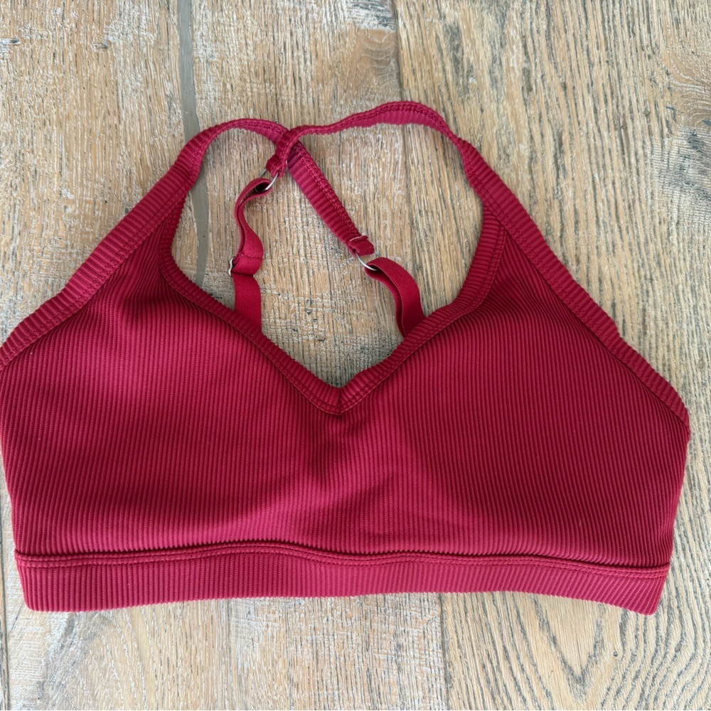 Lorna Jane Women's Ribbed Burgundy Bralette
Size medium 
Adjustable straps